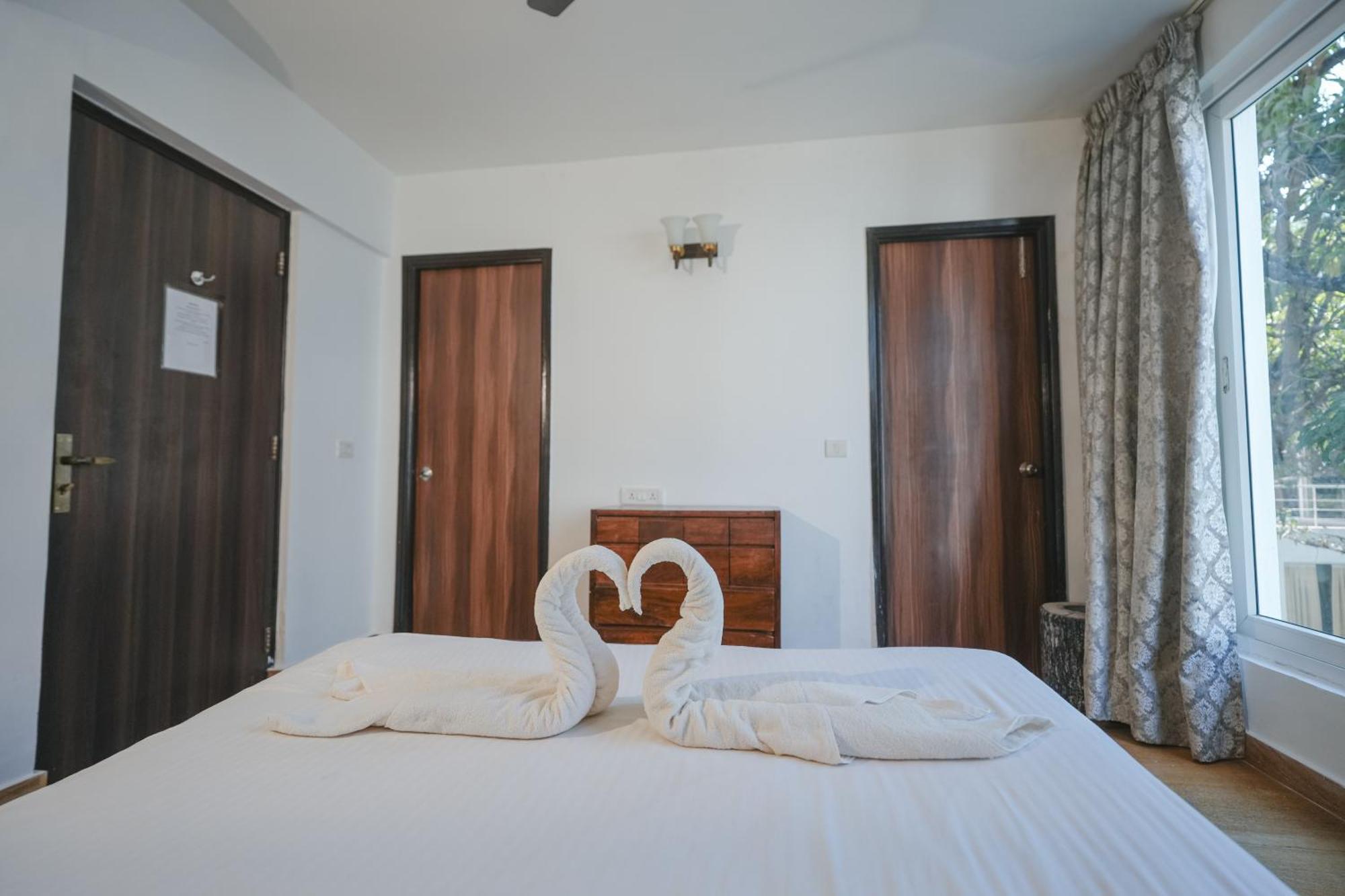 Villa M - Jia 3- 3Bhk In Candolim, Pool Facing, Near Beach, Breakfast Included Esterno foto