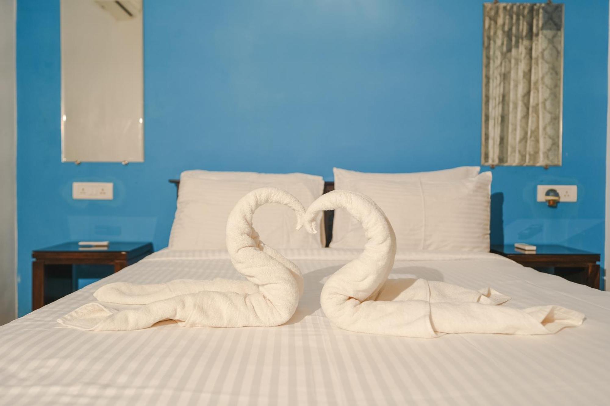 Villa M - Jia 3- 3Bhk In Candolim, Pool Facing, Near Beach, Breakfast Included Esterno foto
